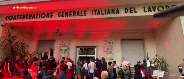 Ιταλία – Επιδρομή αντιεμβολιαστών στο γραφείο του Πρωθυπουργού & στην έδρα συνδικάτου