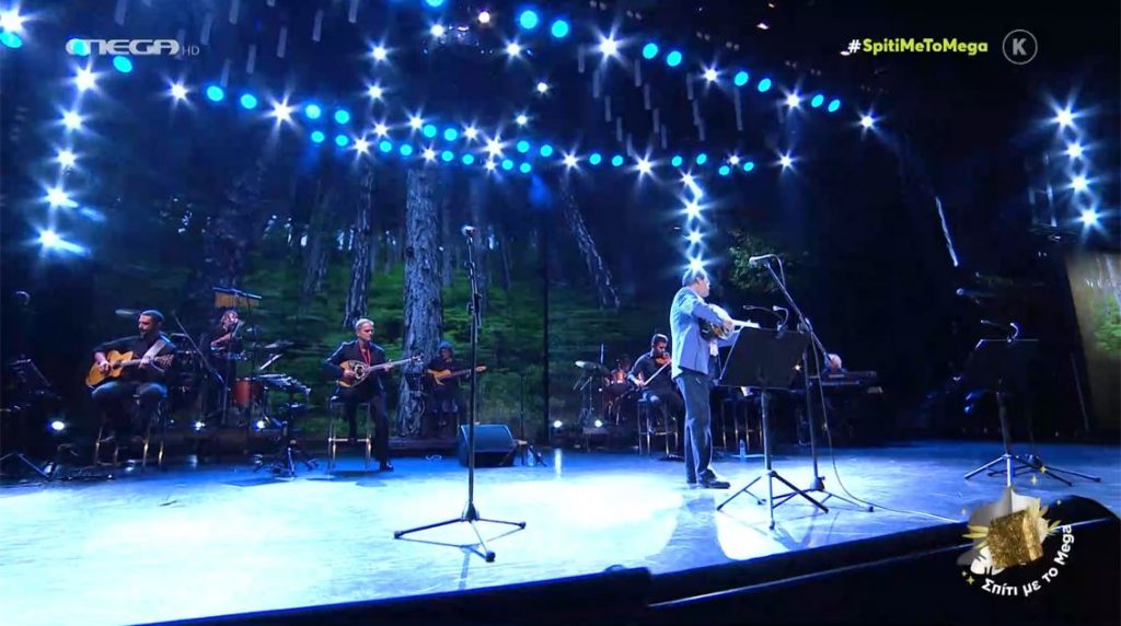 Με το τραγούδι «Βράχο-βράχο» τίμησε τη μνήμη του Μίκη Θεοδωράκη ο Χρήστος Νικολόπουλος