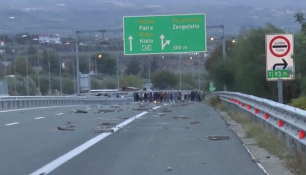 Στους δρόμους οι Ρομά – Εν αναμονή των πορισμάτων για το Πέραμα