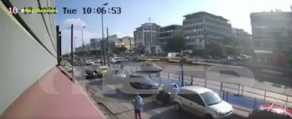 Τροχαίο σοκ στη Λεωφόρο Συγγρού – αποκλειστικό βίντεο