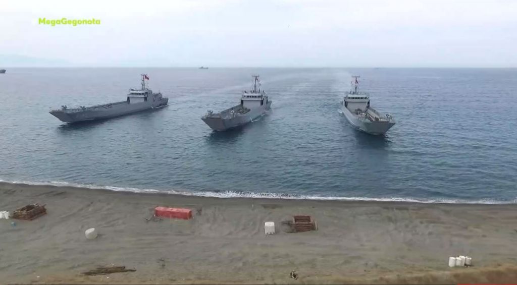 Ενόχληση της Τουρκίας για την παρουσία Χαρδαλιά στις Οινούσες – «Πυρά» Τσαβούσογλου σε Μακρόν