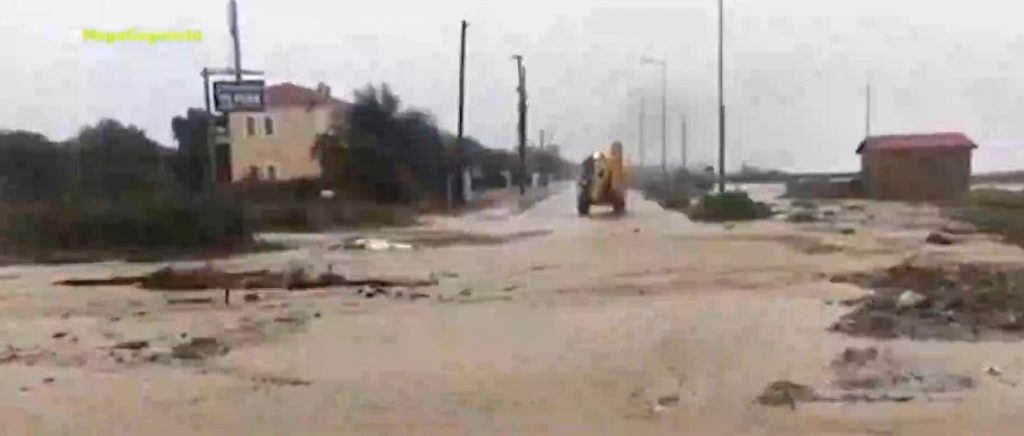 Κακοκαιρία «Αθηνά» – Βράχοι καταπλάκωσαν σπίτια και Ι.Χ. – Άνοιξαν οι δρόμοι