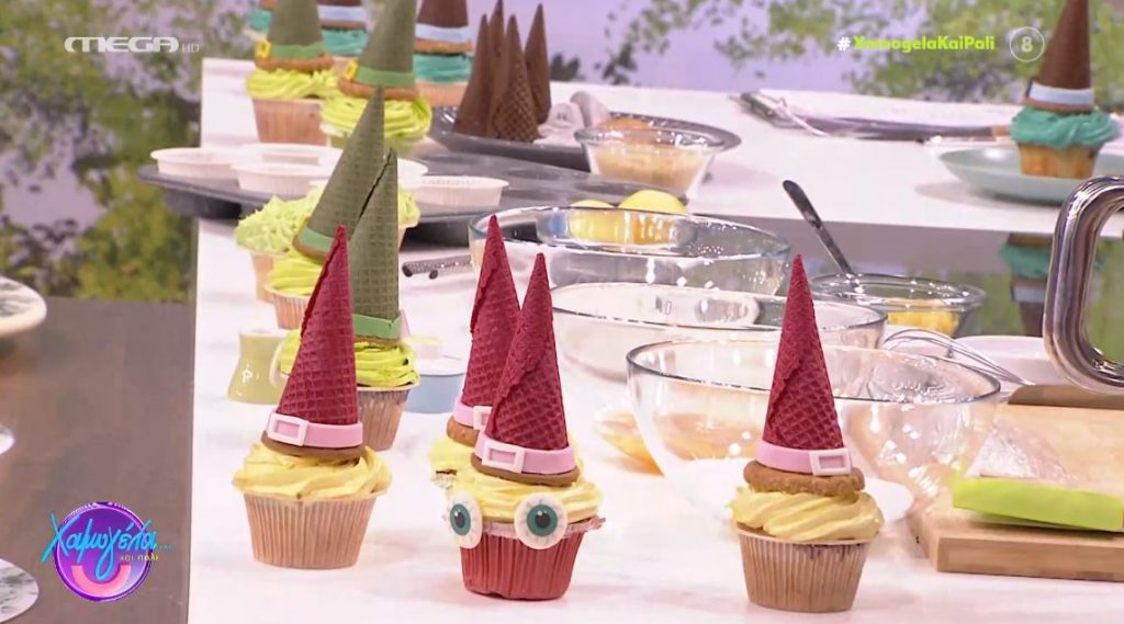 Ο Χρήστος Βεργάδος ετοιμάζει halloween cupcakes με λεμόνι