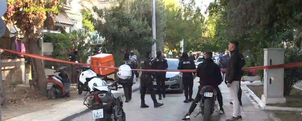 Δολοφονία 55χρονης στο Αιγάλεω – Αναζητείται ο 20χρονος γιος