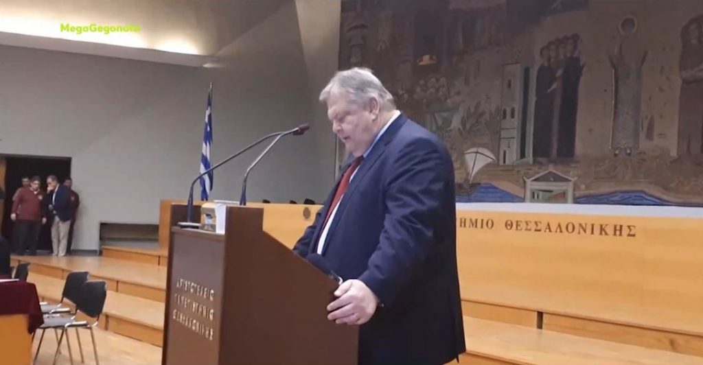 Νέα πολιτική κόντρα με αφορμή τις δηλώσεις Βενιζέλου για τους νεκρούς της πανδημίας
