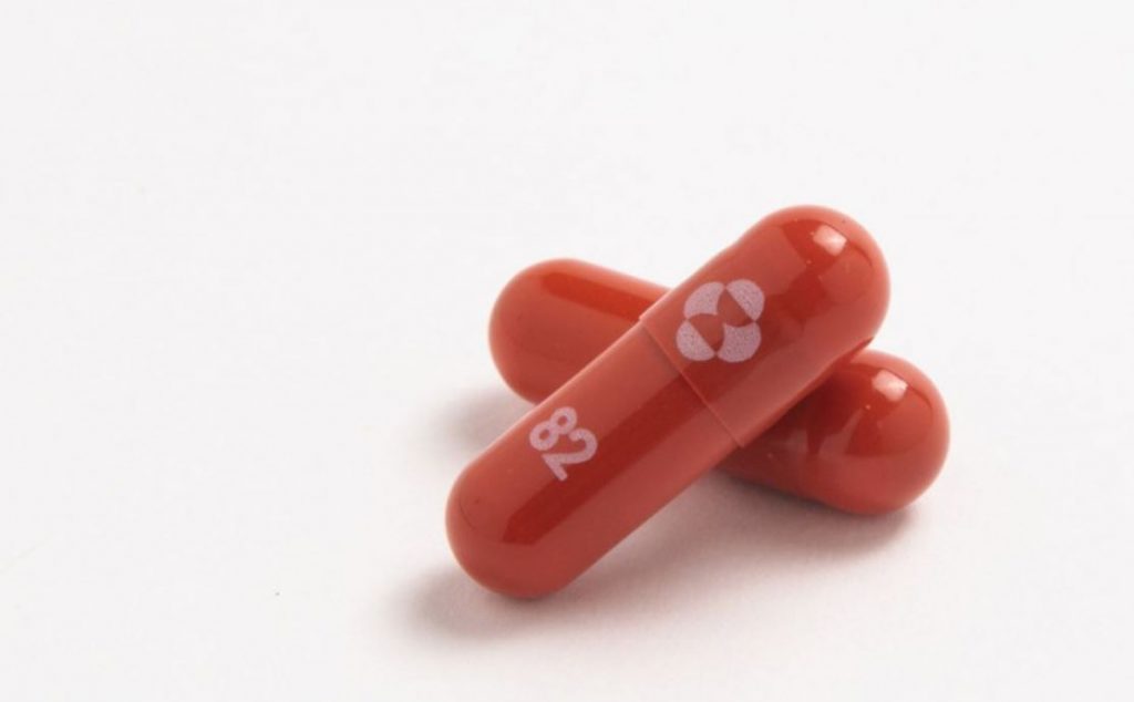 Κορωνοϊός – «Πράσινο φως» στη Μεγάλη Βρετανία για το χάπι