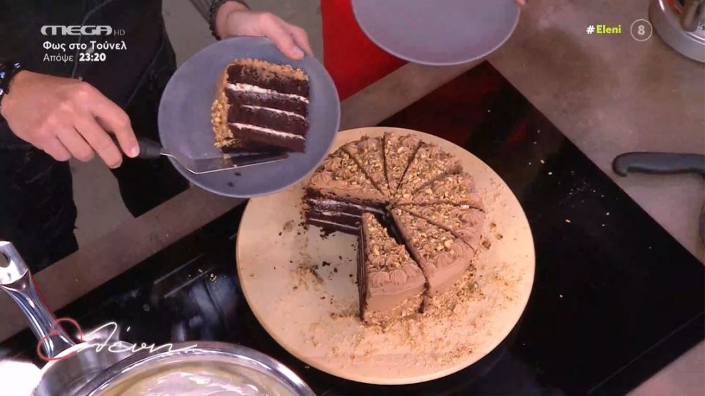 Ο Γιώργος Τσούλης φτιάχνει τούρτα τριπλής σοκολάτας