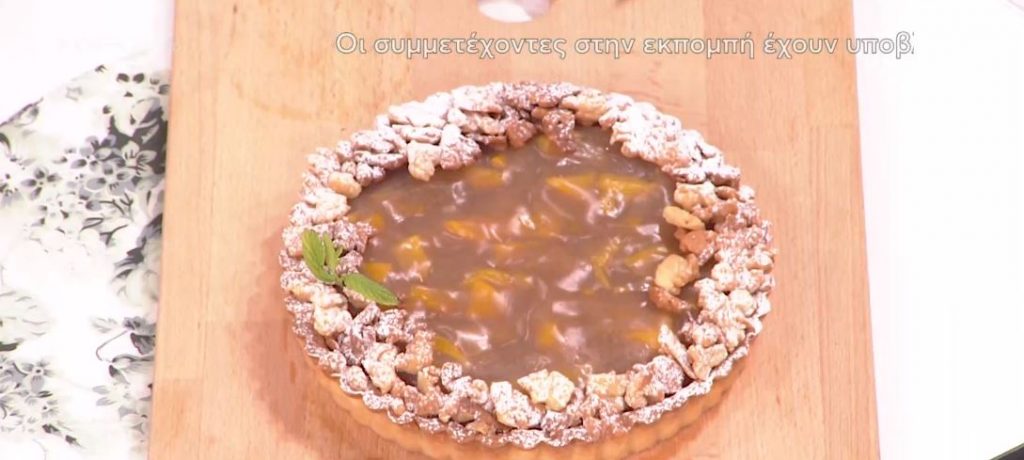 Ο Χρήστος Βέργαδος μας ετοιμάζει τάρτα με γέμιση ροδάκινο