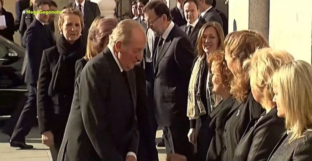 Ενέσεις στον Χουάν Κάρλος για να χαλιναγωγήσουν τις ορμές του – Βγήκε η βασίλισσα Ελισάβετ από το νοσοκομείο