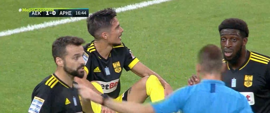 Super League – Έντονη η δυσαρέσκεια του Άρη από την διαιτησία στον αγώνα με την ΑΕΚ