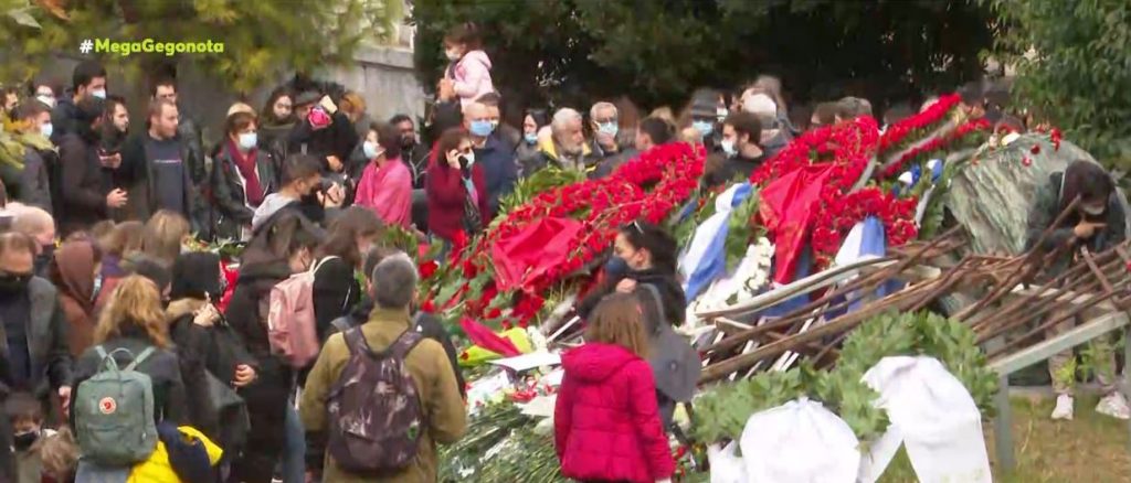 Πολυτεχνείο – Κορυφώνονται οι εκδηλώσεις για τη 48η επέτειο της εξέγερσης – Μικροεντάσεις κατά την κατάθεση στεφάνων από πολιτικούς