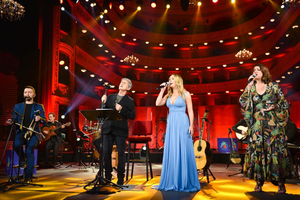 Σπίτι με το MEGA – Ο Νταλάρας τραγουδάει ένα ακόμα αριστούργημα του Σταύρου Κουγιουμτζή