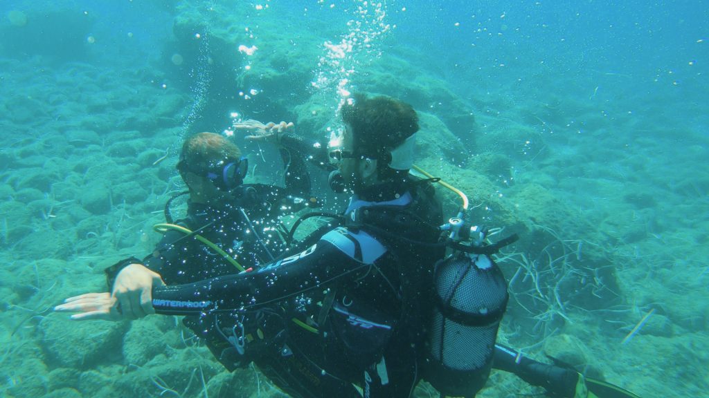 Fishy – Ψάρεμα και καταδύσεις στους Παξούς για τον Θανάση Πάτρα