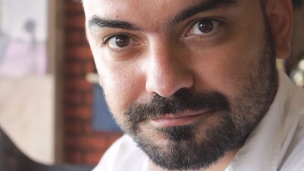 Επιμένει ο γιατρός για τα «σεμινάρια» αντιεμβολιασμού