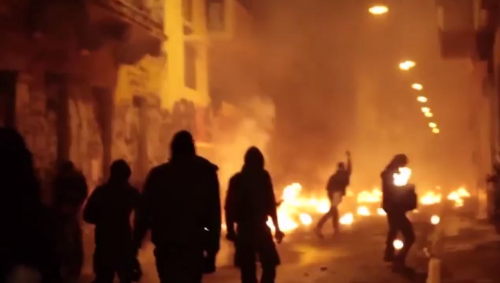 Σε κακούργημα μετατρέπεται η κατοχή και χρήση μολότoφ