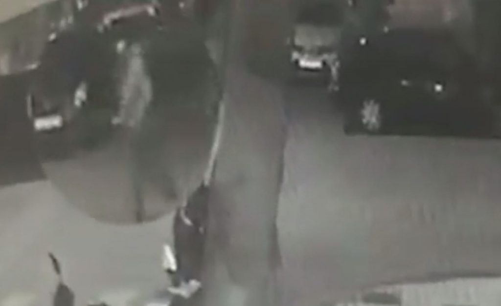 Πάτρα – «Θέλει βοήθεια, δεν είναι κλέφτης» – Τι λέει ο πατέρας του 30χρονου που έσπαγε αυτοκίνητα