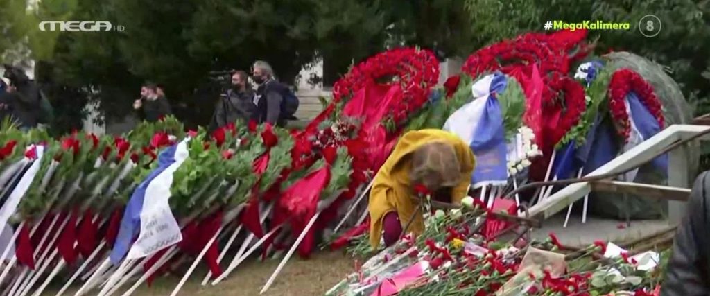 Πολυτεχνείο – Εμπόδισαν Αθανασίου και Θεοχάρη να καταθέσουν στεφάνι στο μνημείο