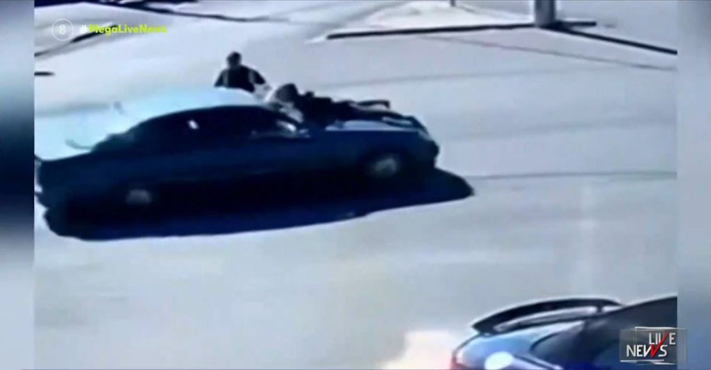 Μενίδι – «Ανέβηκα στο καπό για να σώσω τον εαυτό μου» – Συγκλονίζει η γυναίκα θύμα ληστείας