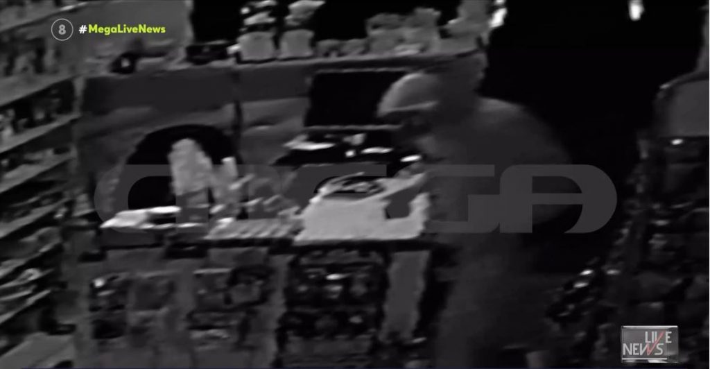 Νάουσα – Βίντεο ντοκουμέντο από ληστεία σε μίνι μάρκετ – Οι κινήσεις του ληστή – φάντασμα