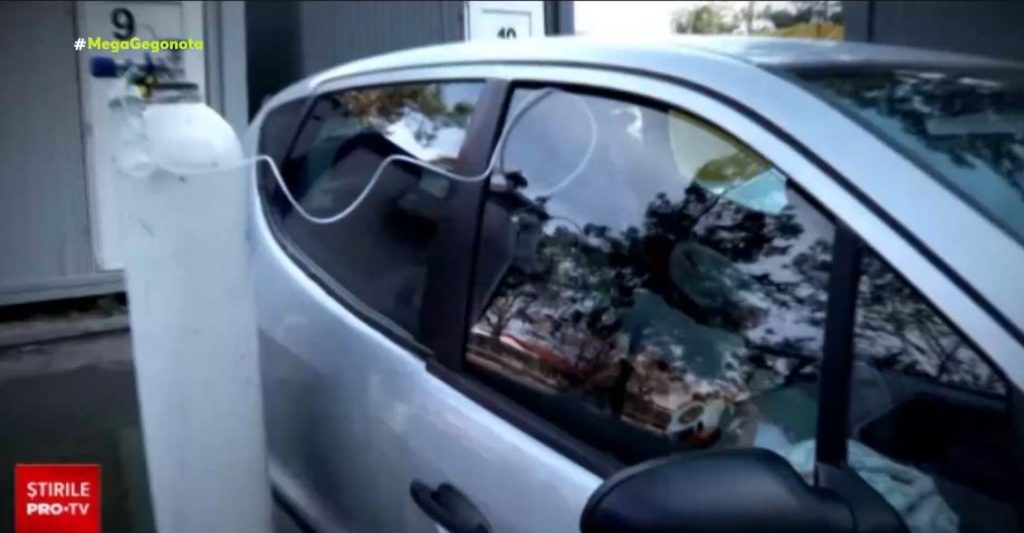 Ρουμανία – Βάζουν οξυγόνο σε ασθενείς με κορωνοϊό μέσα σε αυτοκίνητα