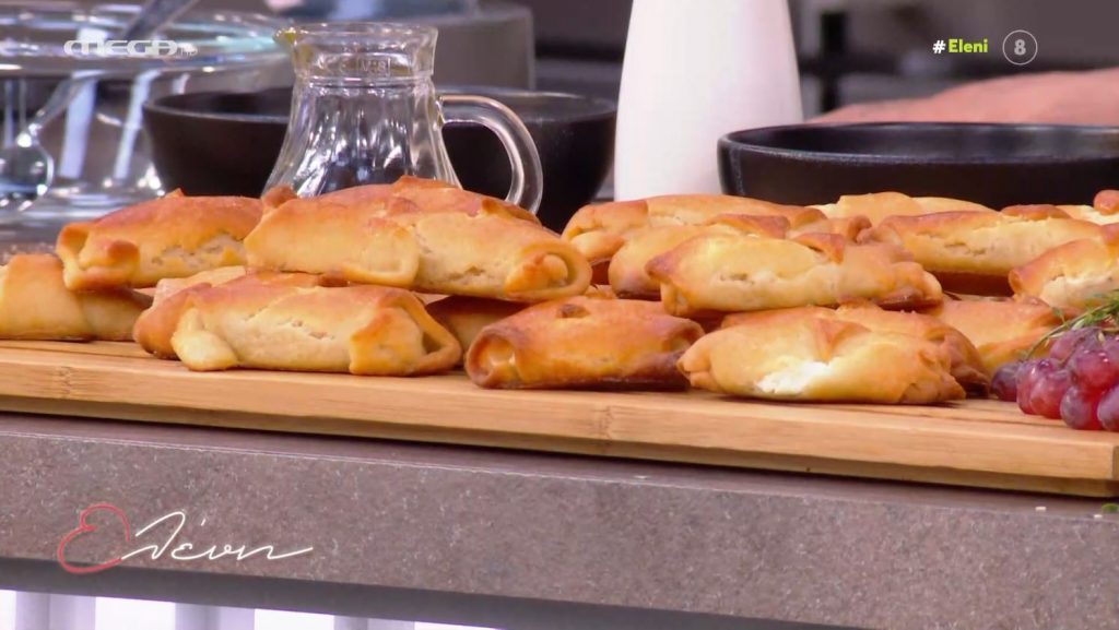 Ο Σάββας Πούμπουρας φτιάχνει τυροπιτάκια