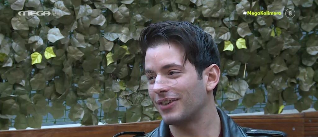 Βαγγέλης Κακουριώτης – «Θαυμάστρια μού έχει πετάξει το σουτιέν της στη σκηνή»