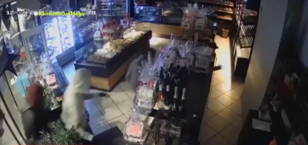 Βίντεο-ντοκουμέντο – Πώς δρούσε η συμμορία ανηλίκων που έκλεβε καταστήματα με ταξί