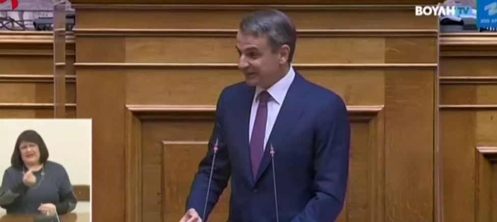 Στη Βουλή η τροπολογία για τον υποχρεωτικό εμβολιασμό των 60αρηδων