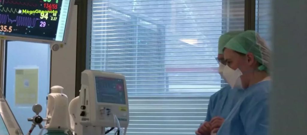 Κορωνοϊός – Η Όμικρον απλώνει τη «σκιά» της πάνω από τα Χριστούγεννα – Δεν αποκλείει νέα μέτρα ο Πλεύρης