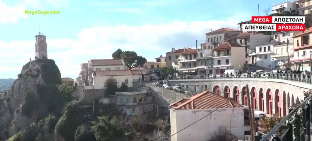 Η χριστουγεννιάτικη Αράχωβα υποδέχεται τους εκδρομείς των εορτών