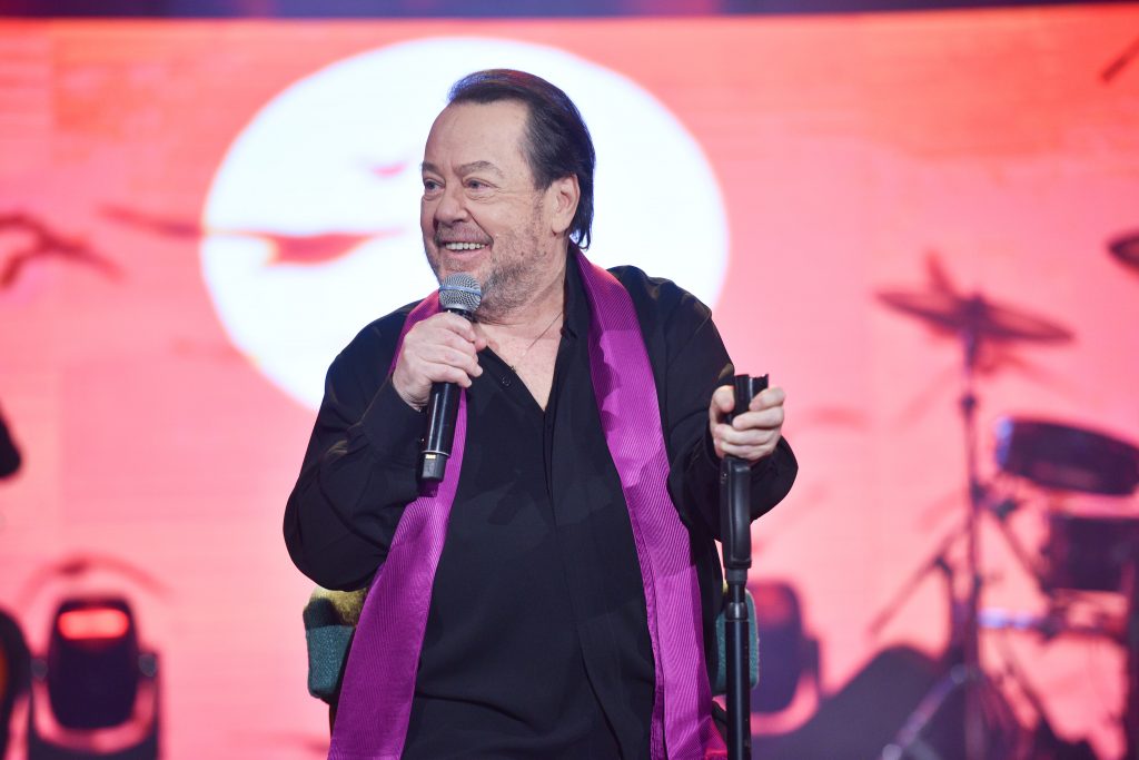 «Η ζωή μου όλη, σήμερα…» – Ο Γιάννης Πάριος σε μια μοναδική ερμηνεία