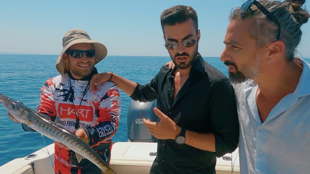 Fishy – Με «ψαρά» τον Αναστάση Κολοβό