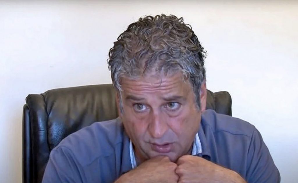 Ύποπτος για δύο κακουργήματα ο δικηγόρος των αρνητών