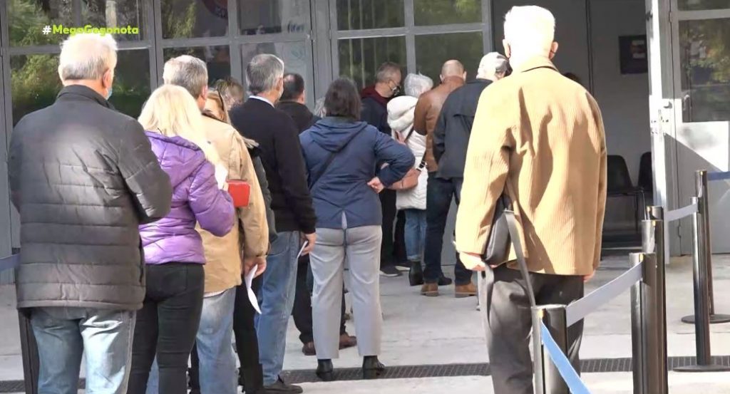 Ανεμβολίαστοι από αύριο οι άνω των 60 ετών που δεν έχουν κάνει την τρίτη δόση