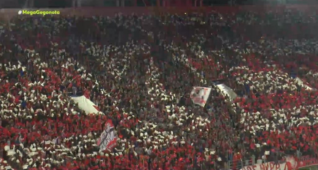 Super League – Η κυβέρνηση δεν παίρνει πίσω το μέτρο για το πλαφόν στα γήπεδα