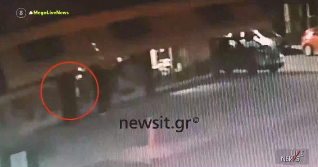 Στυγερή δολοφονία στην καρδιά της Γλυφάδας – Βίντεο ντοκουμέντο