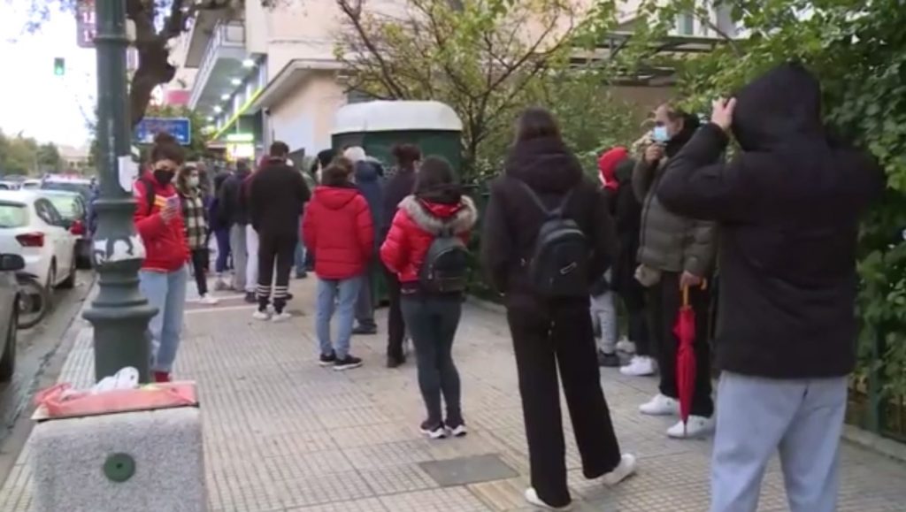 «Βραχυκύκλωμα» στα διαγνωστικά κέντρα από την μεγάλη προσέλευση για τεστ