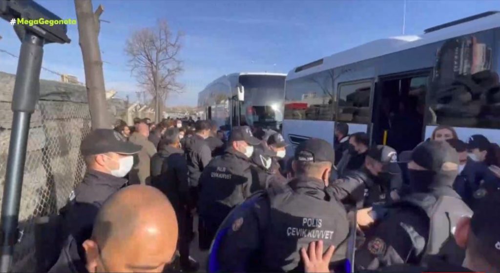 Στους δρόμους οι Τούρκοι για την οικονομική κρίση