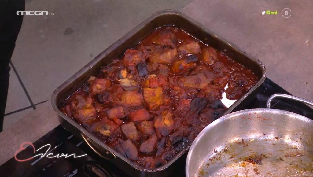 Ο Γιώργος Τσούλης φτιάχνει χοιρινό με δαμάσκηνα