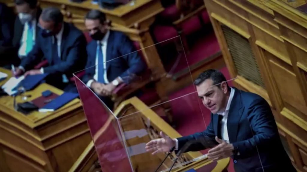 Μετωπική σύγκρουση κυβέρνησης – αντιπολίτευσης για τη διαχείριση της πανδημίας