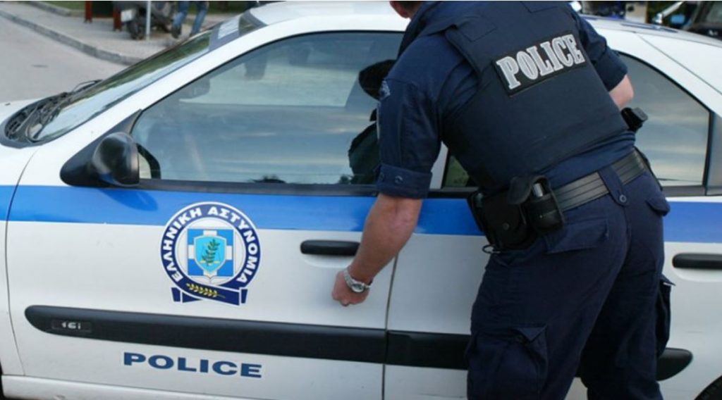 Κινηματογραφική καταδίωξη στη Λαμία – Έτρεχε με 180 χλμ και έσπαγε μπάρες διοδίων