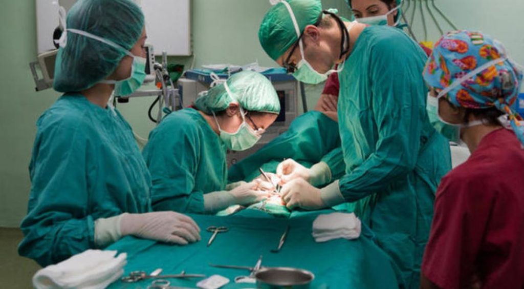 Κορωνοϊός – Δεν εγκαταλείπουν τους ασθενείς τους οι υγειονομικοί – Χριστούγεννα στο νοσοκομείο