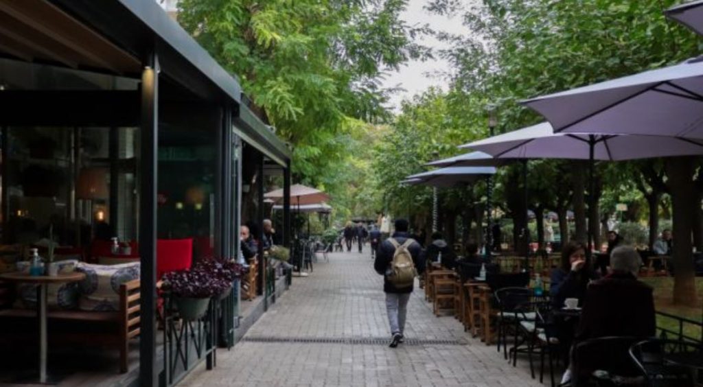 Κορωνοϊός – Παρατείνονται τα περιοριστικά μέτρα παρά το «φρένο» των κρουσμάτων