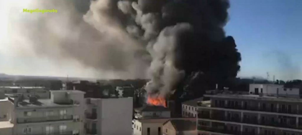 Ξάνθη – Μεγάλη φωτιά σε καπναποθήκες στο κέντρο της πόλης