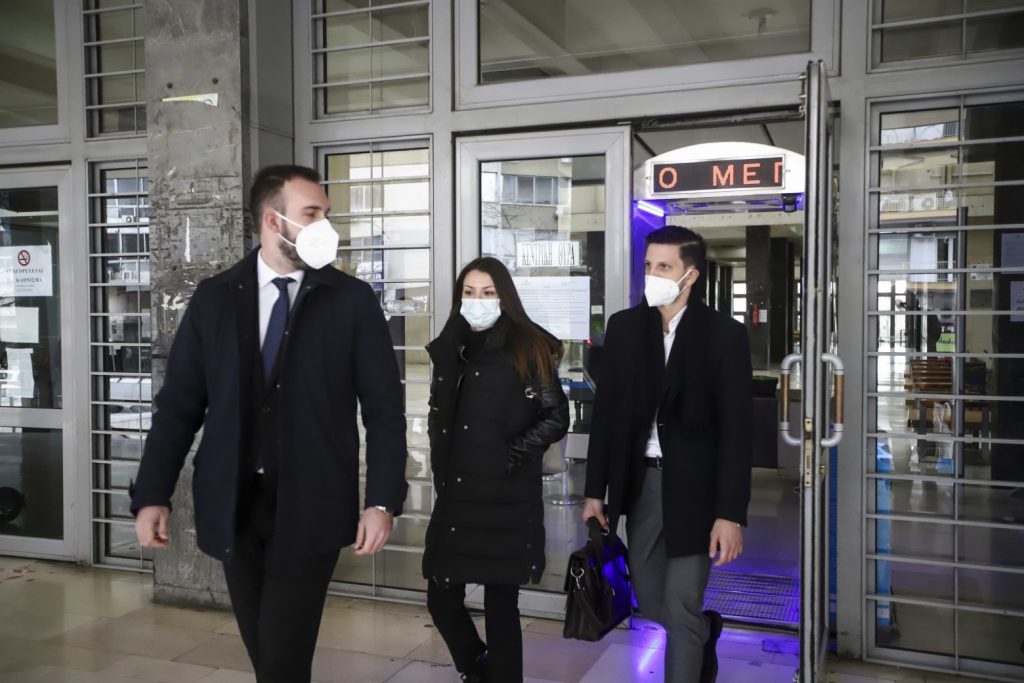 Βιασμός 24χρονης: «Εμπιστεύτηκε λάθος ανθρώπους», λέει φίλη της – Τι ανέφερε ο Γ. Καλλιακμάνης για την υπόθεση & τι αποκάλυψε για την περίπτωση του ιερέα
