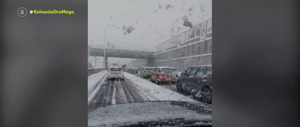 «Μπαλάκι» οι ευθύνες για το φιάσκο της Αττικής Οδού: Τι λένε οι υπεύθυνοι – 1200 οχήματα παραμένουν εγκλωβισμένα