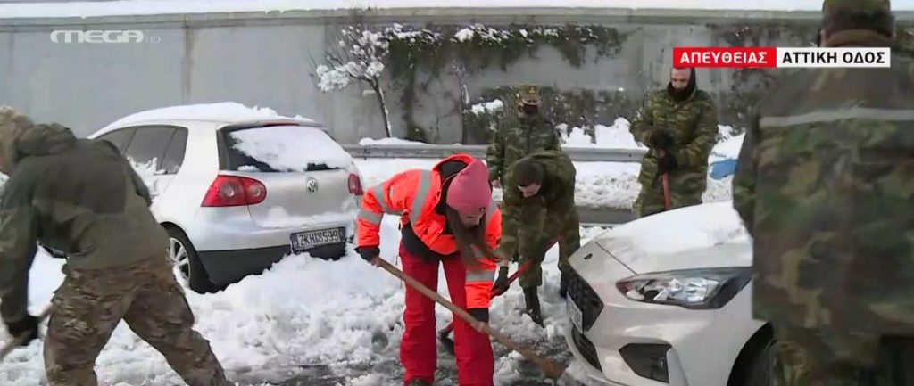 Σχεδόν 24 ώρες εγκλωβισμένοι στην Αττική Οδό – Σοβαρά προβλήματα σε όλη την Αττική