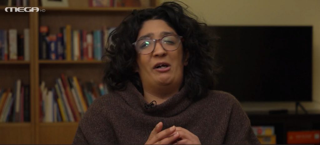 Γυναίκα με αναπηρία που μεγάλωσε σε θετή οικογένεια: «Μην φοβάστε τα παιδιά που είναι ανάπηρα»