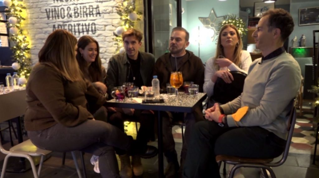 Η μάχη της παρέας του «Πάμε Δανάη!» στο σερβίρισμα