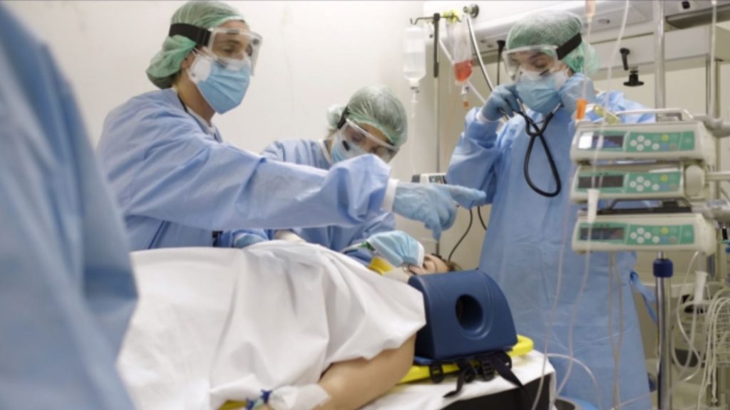 Κορωνοϊός – Διχασμένοι οι ειδικοί για τις πέντε μέρες καραντίνας